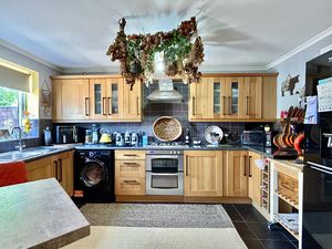 Kitchen- click for photo gallery